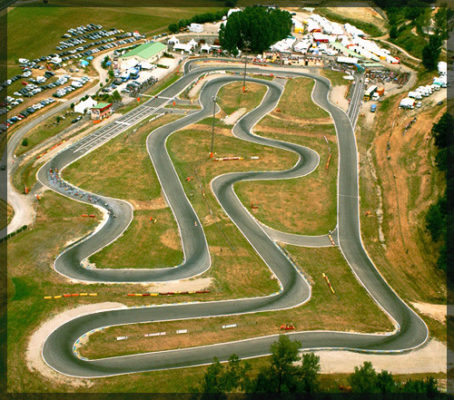 Vue aérienne de la piste de karting du Kart'Are